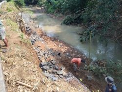 Warga Menyambut Baik Pemasangan Bronjong di Sungai Cipaingan Oleh BBWS Citanduy