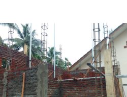 Diduga Besi Tak Sesuai Spek, Pembangunan Toilet di SMKN 1 Cimerak Dipertanyakan