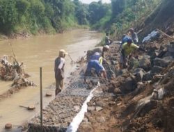 BBWS Citanduy Pasang Bronjong di Sungai Caruy Untuk Antisipasi Banjir