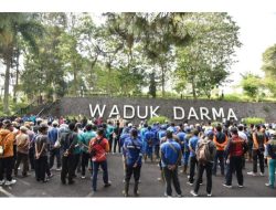Bersih-Bersih Eceng Gondol Di Waduk Darma, Bupati Pimpin Garpu Sendok 