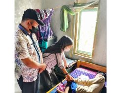 Wujud Kepedulian, Anggota DPRD Jenguk Maulana Yang Sedang Sakit