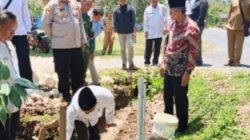 Pembangunan Pagar Dimulai, Camat Ruhandi Apresiasi Swadaya Masyarakat